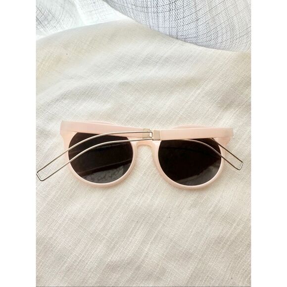 Women\'s Pink Cat-Eye Sunglasses - Fashion Statement Shades